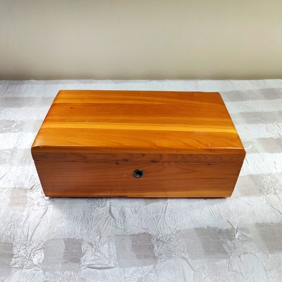 Antique Lane Cedar Chest Salesman Sample Harberet Furniture Co Wood Box - Picture 1 of 9